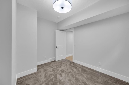 192 Magnolia Manor Se, Calgary, AB - Indoor Photo Showing Other Room