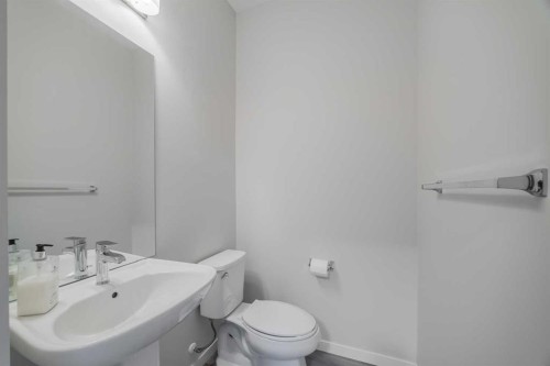 59 Walgrove Plaza Se, Calgary, AB - Indoor Photo Showing Bathroom