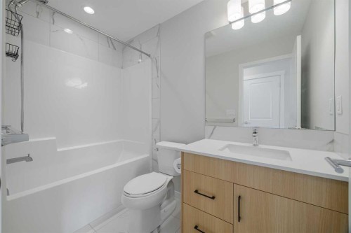 59 Walgrove Plaza Se, Calgary, AB - Indoor Photo Showing Bathroom