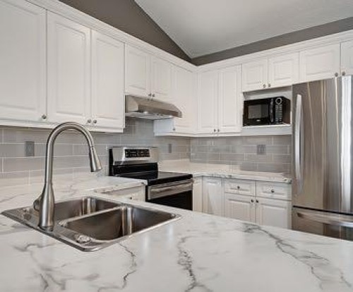 503 Marshall Rise Nw, High River, AB - Indoor Photo Showing Kitchen With Double Sink With Upgraded Kitchen
