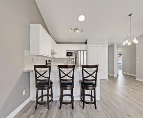 503 Marshall Rise Nw, High River, AB - Indoor Photo Showing Dining Room
