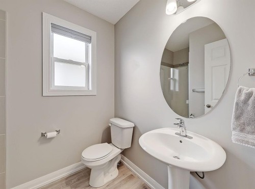 503 Marshall Rise Nw, High River, AB - Indoor Photo Showing Bathroom