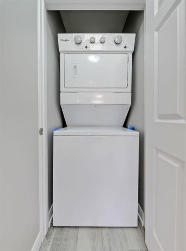 503 Marshall Rise Nw, High River, AB - Indoor Photo Showing Laundry Room