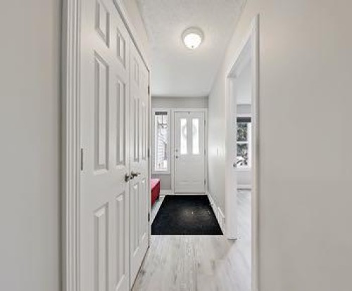 503 Marshall Rise Nw, High River, AB - Indoor Photo Showing Other Room