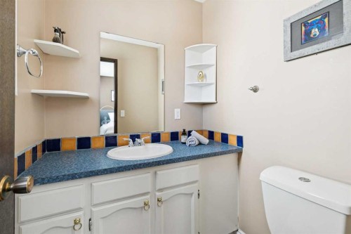 6608 Silverview Road Nw, Calgary, AB - Indoor Photo Showing Bathroom