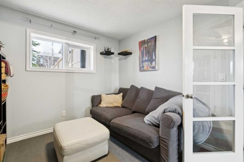 6608 Silverview Road Nw, Calgary, AB - Indoor Photo Showing Living Room