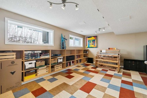 6608 Silverview Road Nw, Calgary, AB - Indoor Photo Showing Other Room