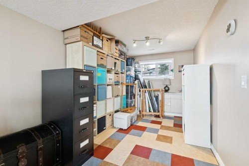 6608 Silverview Road Nw, Calgary, AB - Indoor Photo Showing Other Room