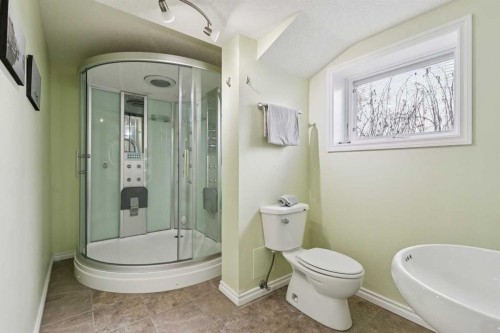6608 Silverview Road Nw, Calgary, AB - Indoor Photo Showing Bathroom