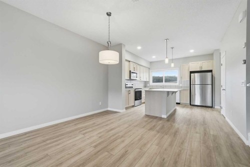 831 Wolf Willow Boulevard Se, Calgary, AB - Indoor Photo Showing Kitchen With Upgraded Kitchen