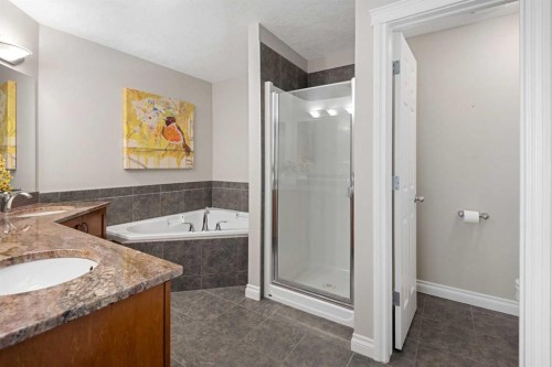 7204-14 Hemlock Crescent Sw, Calgary, AB - Indoor Photo Showing Bathroom