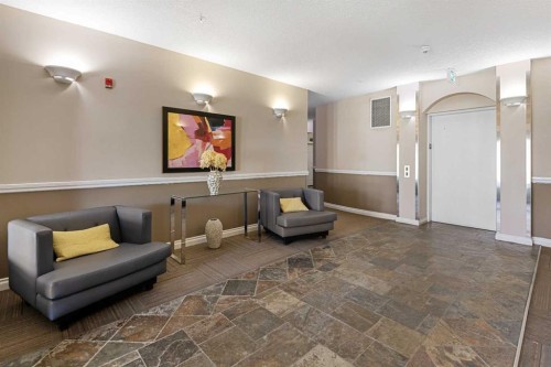 7204-14 Hemlock Crescent Sw, Calgary, AB - Indoor Photo Showing Other Room