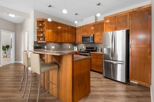 7204-14 Hemlock Crescent Sw, Calgary, AB - Indoor Photo Showing Kitchen With Stainless Steel Kitchen