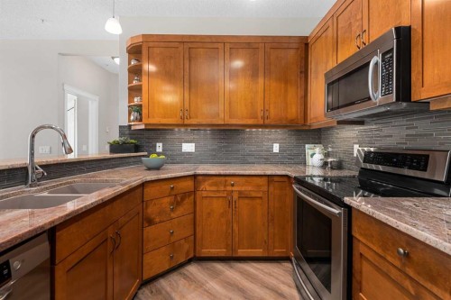 7204-14 Hemlock Crescent Sw, Calgary, AB - Indoor Photo Showing Kitchen With Double Sink