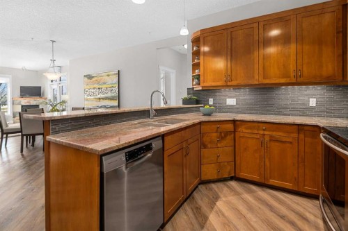 7204-14 Hemlock Crescent Sw, Calgary, AB - Indoor Photo Showing Kitchen With Double Sink