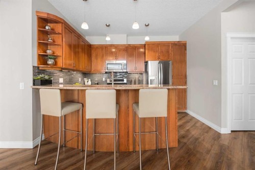 7204-14 Hemlock Crescent Sw, Calgary, AB - Indoor Photo Showing Kitchen