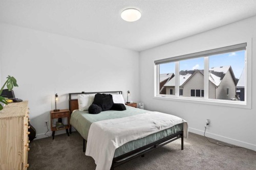 48 Willow Green Sw, Airdrie, AB - Indoor Photo Showing Bedroom
