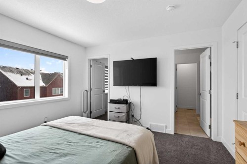 48 Willow Green Sw, Airdrie, AB - Indoor Photo Showing Bedroom