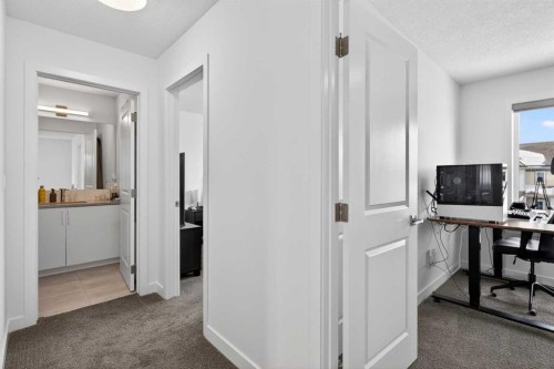 48 Willow Green Sw, Airdrie, AB - Indoor Photo Showing Office