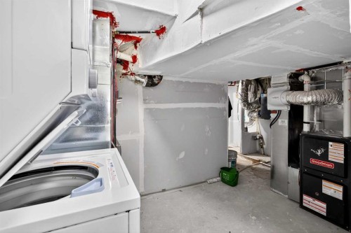 48 Willow Green Sw, Airdrie, AB - Indoor Photo Showing Garage