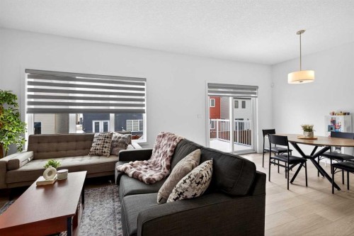 48 Willow Green Sw, Airdrie, AB - Indoor Photo Showing Living Room