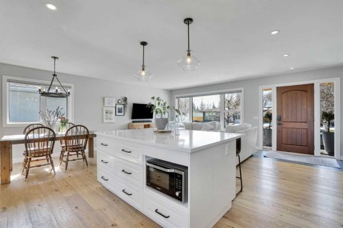 34 Malibou Road Sw, Calgary, AB - Indoor Photo Showing Other Room