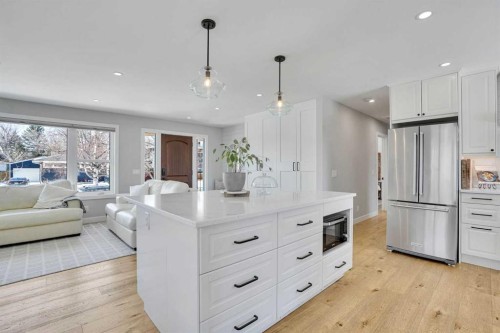 34 Malibou Road Sw, Calgary, AB - Indoor Photo Showing Other Room