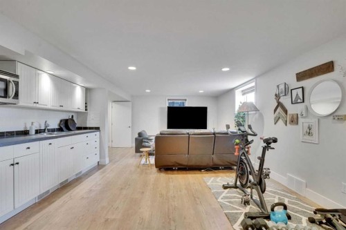 34 Malibou Road Sw, Calgary, AB - Indoor Photo Showing Gym Room