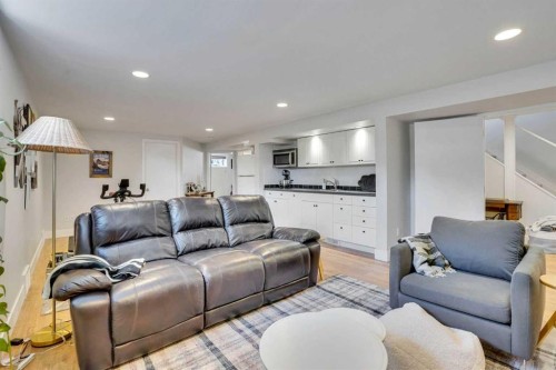 34 Malibou Road Sw, Calgary, AB - Indoor Photo Showing Living Room