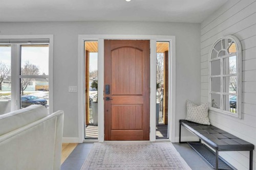 34 Malibou Road Sw, Calgary, AB - Indoor Photo Showing Other Room