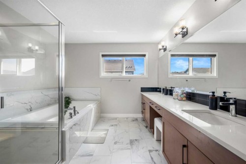 353 Seton Villas Se, Calgary, AB - Indoor Photo Showing Bathroom