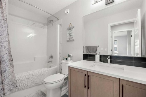 353 Seton Villas Se, Calgary, AB - Indoor Photo Showing Bathroom