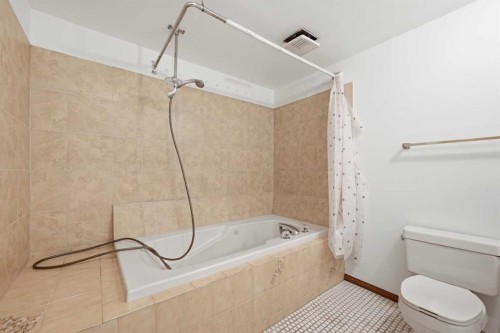 92 Whitlock Close Ne, Calgary, AB - Indoor Photo Showing Bathroom