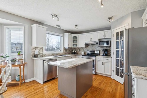 420 Rocky Ridge Bay Nw, Calgary, AB - Indoor Photo Showing Kitchen With Upgraded Kitchen