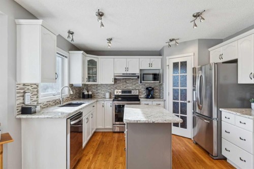 420 Rocky Ridge Bay Nw, Calgary, AB - Indoor Photo Showing Kitchen With Upgraded Kitchen