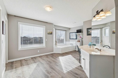 420 Rocky Ridge Bay Nw, Calgary, AB - Indoor Photo Showing Bathroom