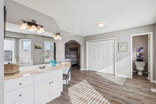 420 Rocky Ridge Bay Nw, Calgary, AB - Indoor Photo Showing Bathroom