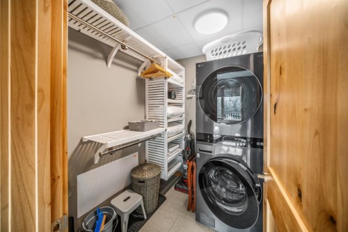 405-1408 Spring Creek Gate, Canmore, AB - Indoor Photo Showing Other Room