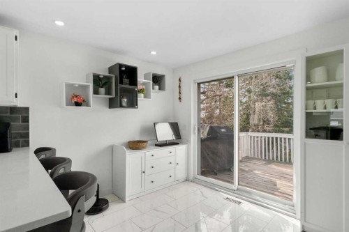107 Cedargrove Way Sw, Calgary, AB - Indoor