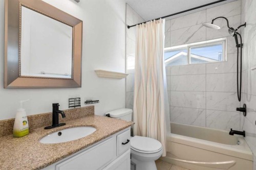 107 Cedargrove Way Sw, Calgary, AB - Indoor Photo Showing Bathroom