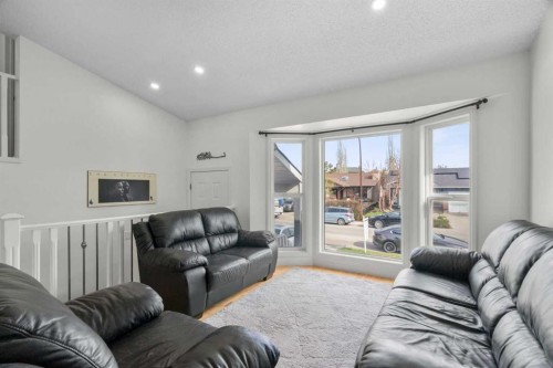 107 Cedargrove Way Sw, Calgary, AB - Indoor Photo Showing Living Room
