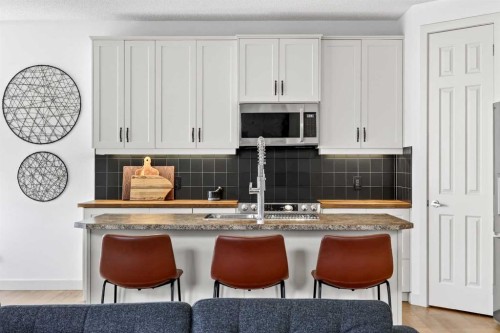 4703 Elgin Avenue, Calgary, AB - Indoor