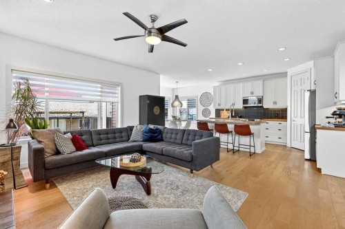 4703 Elgin Avenue, Calgary, AB - Indoor Photo Showing Living Room