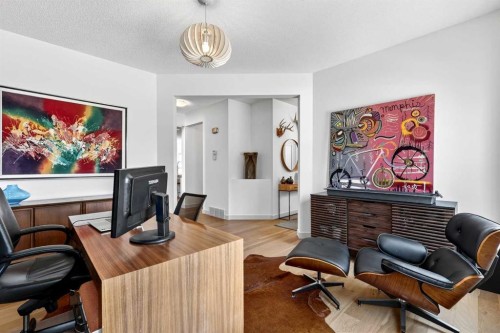 4703 Elgin Avenue, Calgary, AB - Indoor