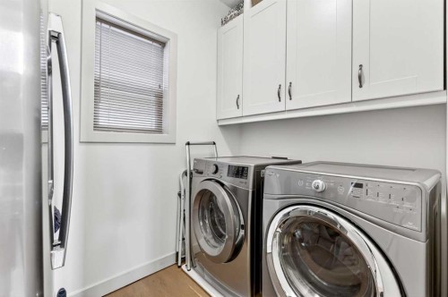 4703 Elgin Avenue, Calgary, AB - Indoor Photo Showing Laundry Room