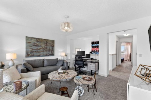 4703 Elgin Avenue, Calgary, AB - Indoor Photo Showing Living Room
