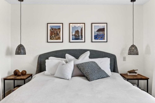 4703 Elgin Avenue, Calgary, AB - Indoor Photo Showing Bedroom