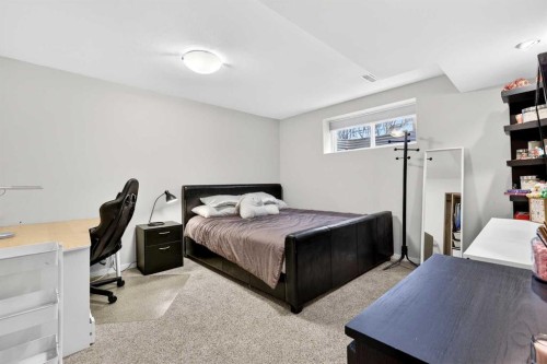4703 Elgin Avenue, Calgary, AB - Indoor Photo Showing Bedroom