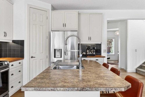 4703 Elgin Avenue, Calgary, AB - Indoor Photo Showing Kitchen With Double Sink