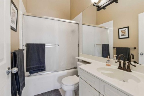 8373 Edgevalley Drive Nw, Calgary, AB - Indoor Photo Showing Bathroom